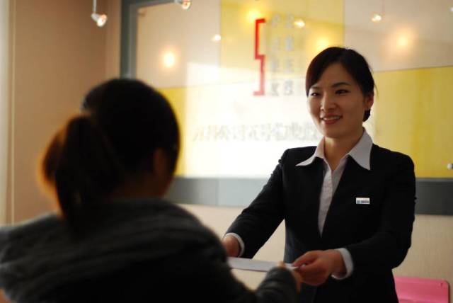 万科物业客服待遇